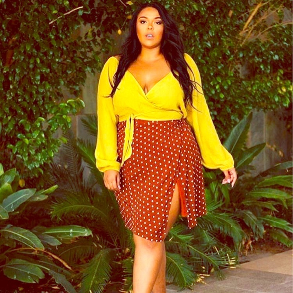 Selling the skirt, ordered too big, never worn.